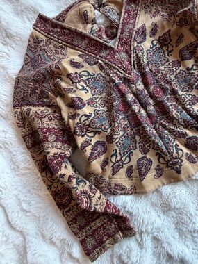 FP New Romantics Boho Paisley V-Neck Printed Women's Top - Beige and Burgundy